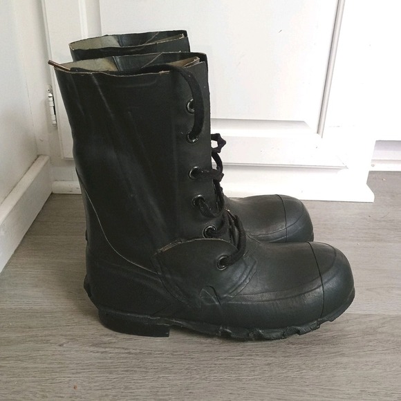 BRISTOLITE QMC EXTREME COLD WEATHER MICKEY MOUSE BOOTS SIZE 6N NO VALVE